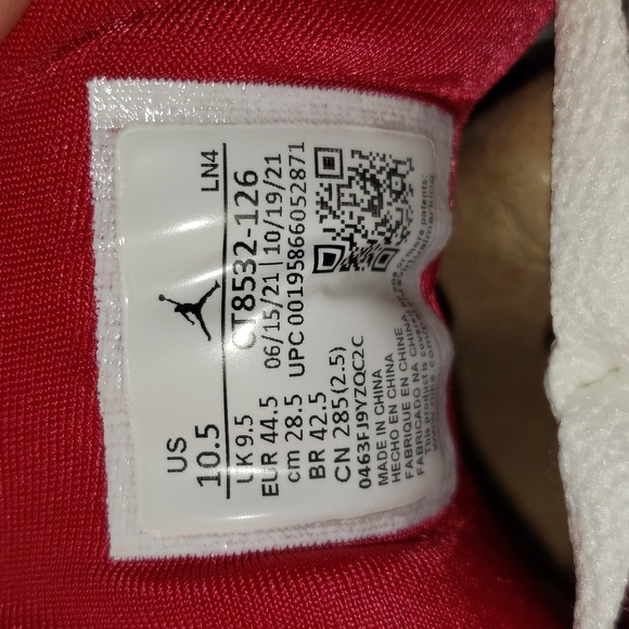 Air Jordan 3 Retro "Cardinal Red" - Picture 6 of 8